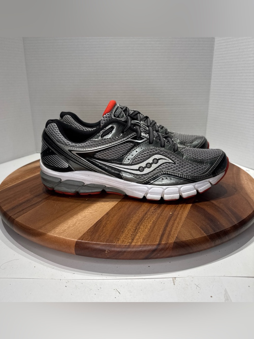 Saucony ProGrid Lancer Men’s Size 10 Running Shoe Gray Black Red